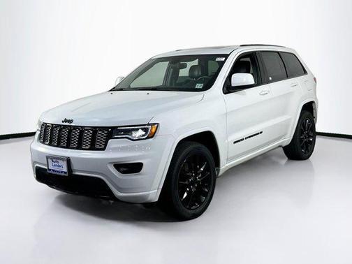 Bright White Clearcoat 2022 Jeep Grand Cherokee Laredo