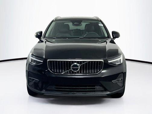2023 Volvo XC40 B4 Plus Bright Theme