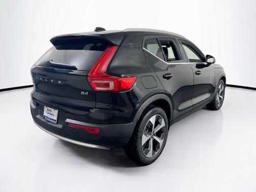 2023 Volvo XC40 B4 Plus Bright Theme