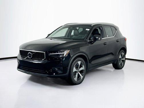 2023 Volvo XC40 B4 Plus Bright Theme