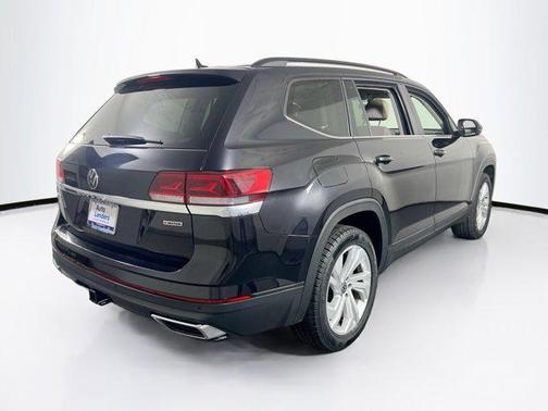 Deep Black Pearl 2022 Volkswagen Atlas 3.6L SE w/Technology