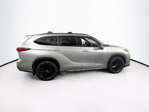 Celestial Silver Metallic 2023 Toyota Highlander XSE