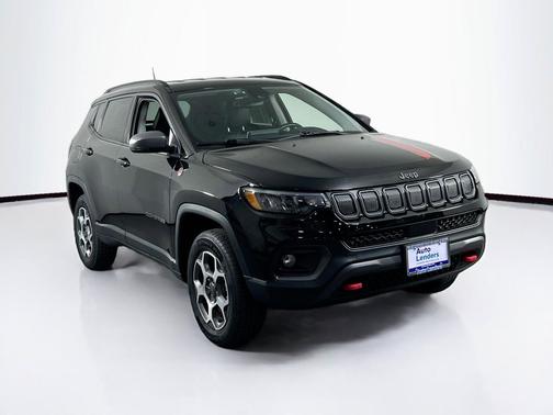 Diamond Black Crystal Pearlcoat 2022 Jeep Compass Trailhawk