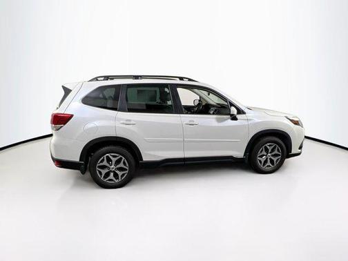 Crystal White Pearl 2023 Subaru Forester Premium