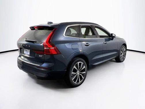 2022 Volvo XC60 B5 Momentum