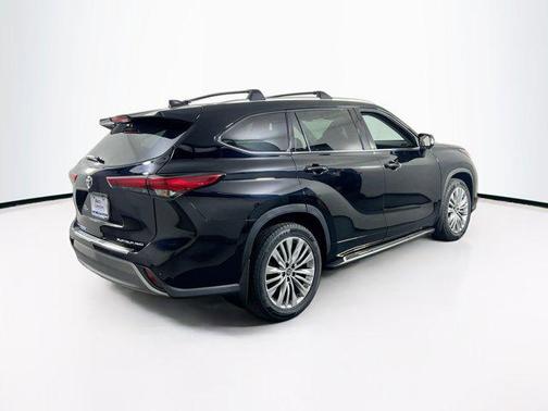 Midnight Black Metallic 2023 Toyota Highlander Platinum