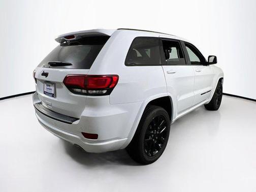 2022 Jeep Grand Cherokee Laredo
