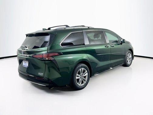 2022 Toyota Sienna Limited