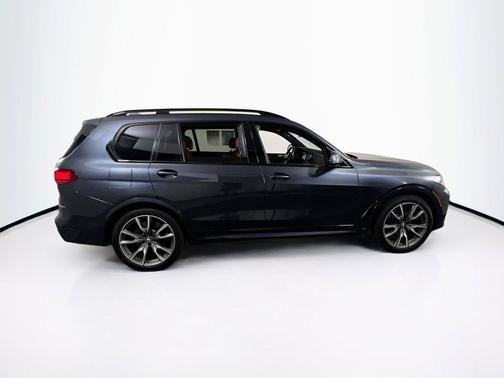 Arctic Grey Metallic 2021 BMW X7 M50i