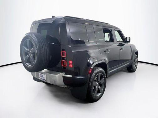 2025 Land Rover Defender 110 P300