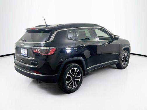 Diamond Black Crystal Pearlcoat 2022 Jeep Compass Limited