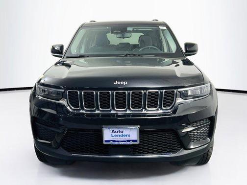 Diamond Black Crystal Pearlcoat 2023 Jeep Grand Cherokee Laredo