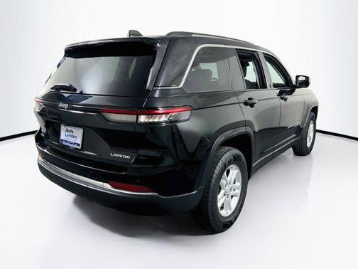 Diamond Black Crystal Pearlcoat 2023 Jeep Grand Cherokee Laredo