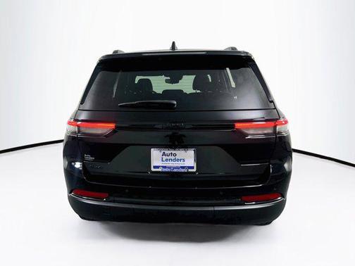 Diamond Black Crystal Pearlcoat 2023 Jeep Grand Cherokee Altitude