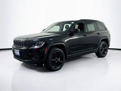 Diamond Black Crystal Pearlcoat 2023 Jeep Grand Cherokee Altitude