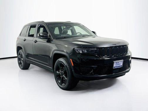 Diamond Black Crystal Pearlcoat 2023 Jeep Grand Cherokee Altitude