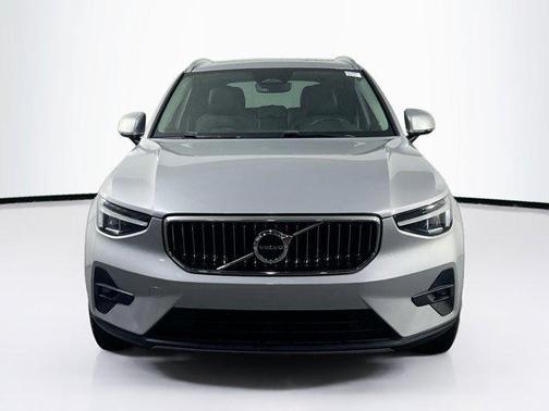 2023 Volvo XC40 B5 Plus Bright Theme