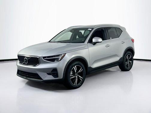 2023 Volvo XC40 B5 Plus Bright Theme
