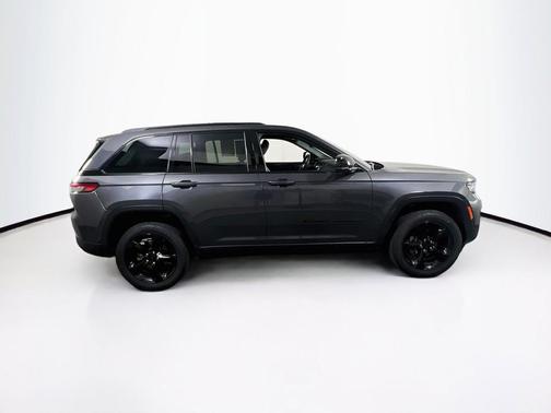 Baltic Gray Metallic Clearcoat 2023 Jeep Grand Cherokee Altitude