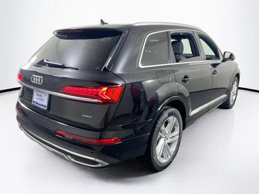 2022 Audi Q7 45 Premium Plus