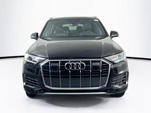 2022 Audi Q7 45 Premium Plus
