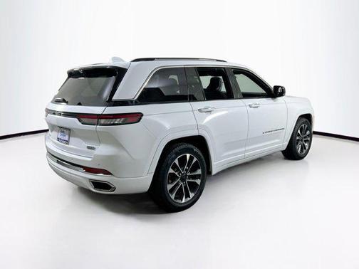 2022 Jeep Grand Cherokee Overland