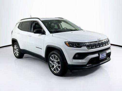 Bright White Clearcoat 2022 Jeep Compass Latitude Lux