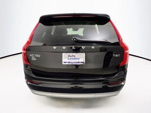 2022 Volvo XC90 T6 Momentum