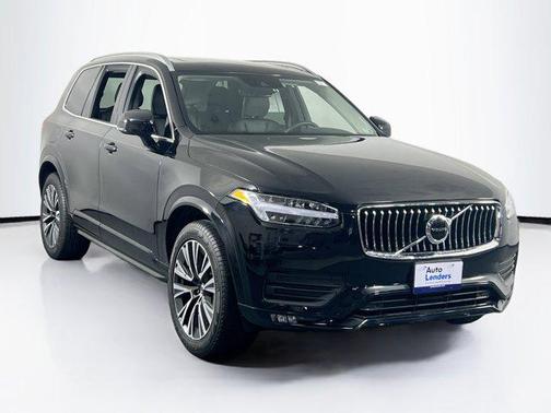 2022 Volvo XC90 T6 Momentum