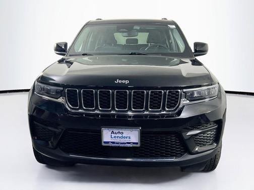 Diamond Black Crystal Pearlcoat 2023 Jeep Grand Cherokee Laredo