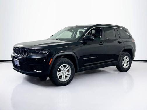 Diamond Black Crystal Pearlcoat 2023 Jeep Grand Cherokee Laredo