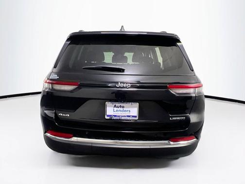 Diamond Black Crystal Pearlcoat 2023 Jeep Grand Cherokee Laredo