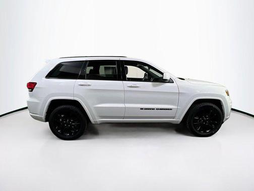 2022 Jeep Grand Cherokee Laredo