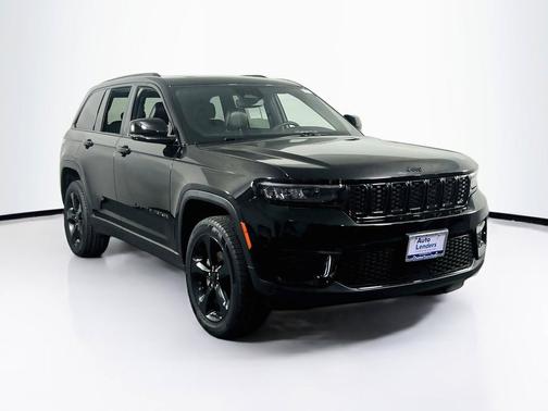 Diamond Black Crystal Pearlcoat 2023 Jeep Grand Cherokee Altitude