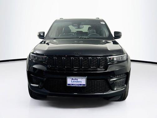 Diamond Black Crystal Pearlcoat 2023 Jeep Grand Cherokee Altitude