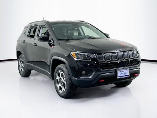 Diamond Black Crystal Pearlcoat 2022 Jeep Compass Trailhawk