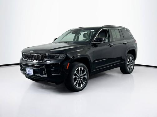 Diamond Black Crystal Pearlcoat 2023 Jeep Grand Cherokee Overland