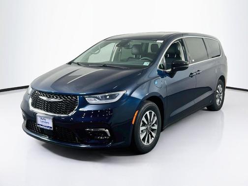 Fathom Blue Pearlcoat 2024 Chrysler Pacifica Hybrid Select