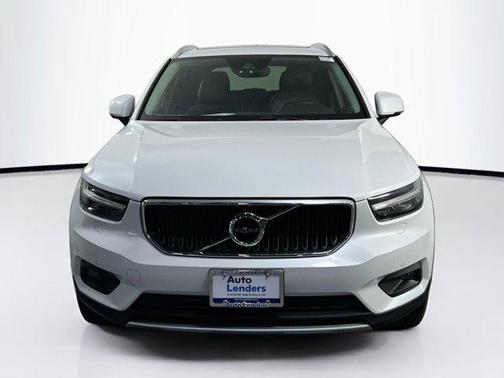 2022 Volvo XC40 T5 Momentum