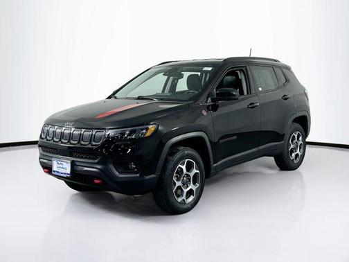 Diamond Black Crystal Pearlcoat 2022 Jeep Compass Trailhawk