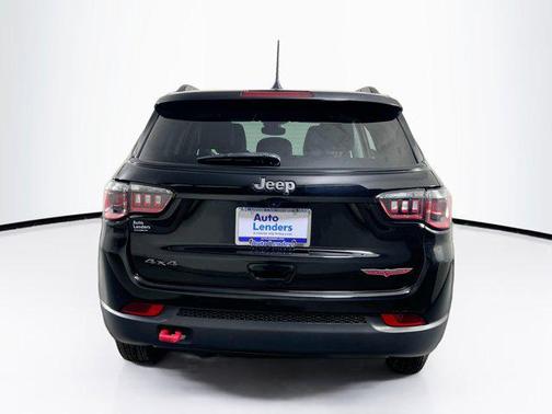Diamond Black Crystal Pearlcoat 2022 Jeep Compass Trailhawk