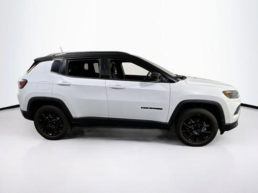 Bright White Clearcoat 2022 Jeep Compass Latitude