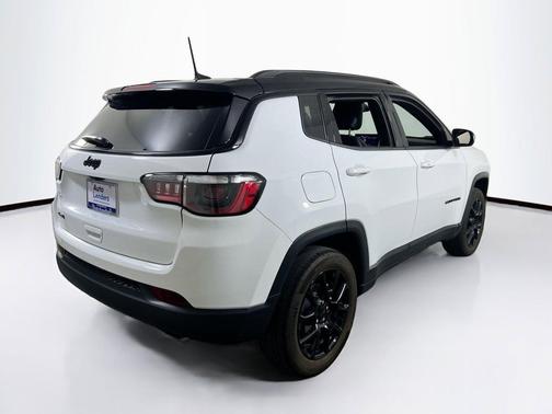 Bright White Clearcoat 2022 Jeep Compass Latitude