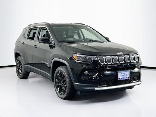 Diamond Black Crystal Pearlcoat 2022 Jeep Compass Limited