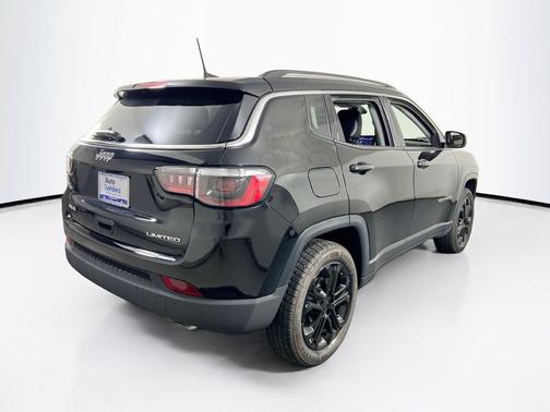 Diamond Black Crystal Pearlcoat 2022 Jeep Compass Limited