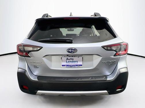 Ice Silver Metallic 2023 Subaru Outback Limited XT
