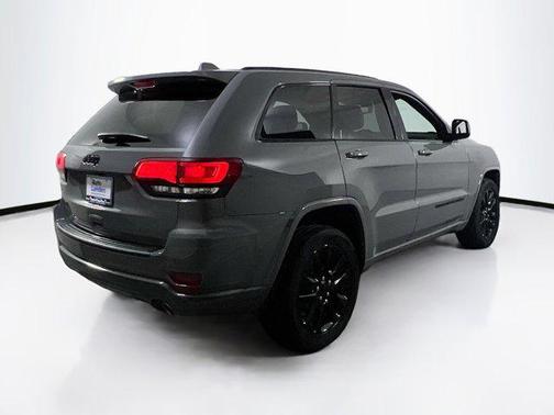 2022 Jeep Grand Cherokee Laredo