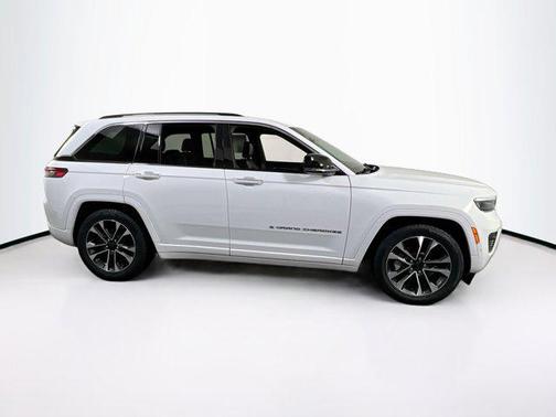 Bright White Clearcoat 2022 Jeep Grand Cherokee Overland