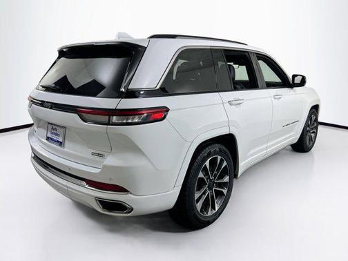 Bright White Clearcoat 2022 Jeep Grand Cherokee Overland