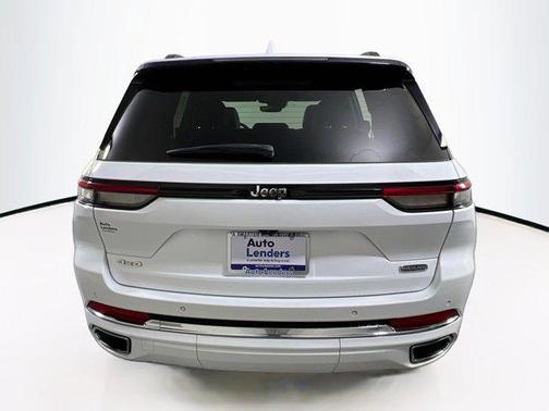 Bright White Clearcoat 2022 Jeep Grand Cherokee Overland